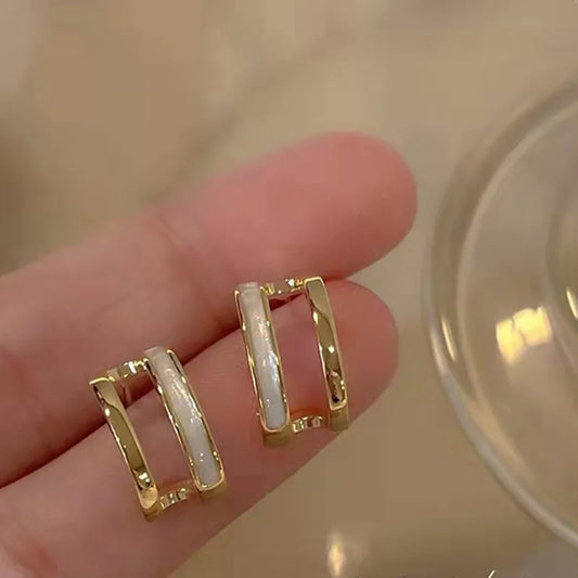 Irregular-Golden-U-shaped-Earrings