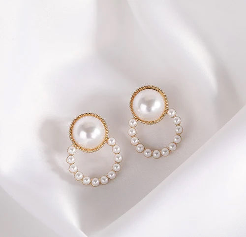 Shiny Pearl Design Noble Round Shape Earring1