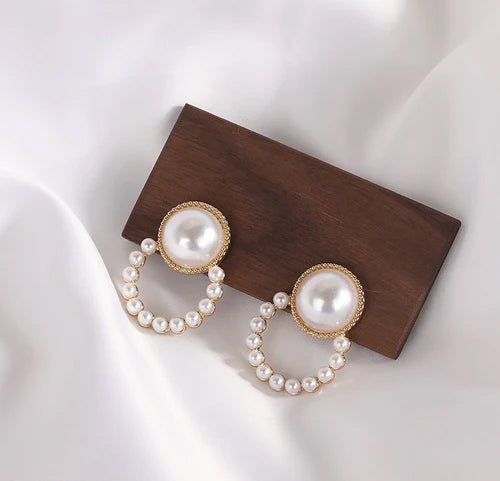 Shiny Pearl Design Noble Round Shape Earring2