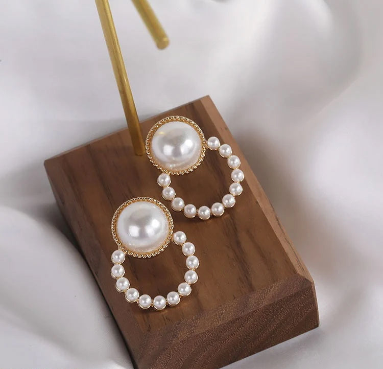 Shiny Pearl Design Noble Round Shape Earring3